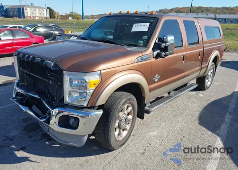 2011 Ford F-250 Lariat z USA, uszkodzony, nr VIN 1FT7W2BT7BEB74041